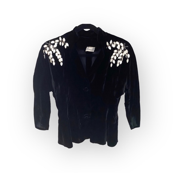 Vintage Jackets & Blazers - Vintage 50’s: Bernetti ❁ Mother of Pearl Embellish Peplum Velvet Jacket ❁ Black